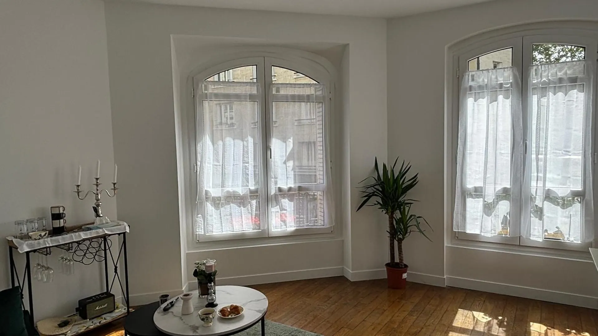 White Paris Apartment 0*,